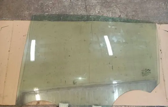 Renault Latitude (L70) Rear door window glass 