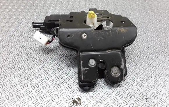 Mazda 3 I Tailgate/trunk/boot lock/catch/latch