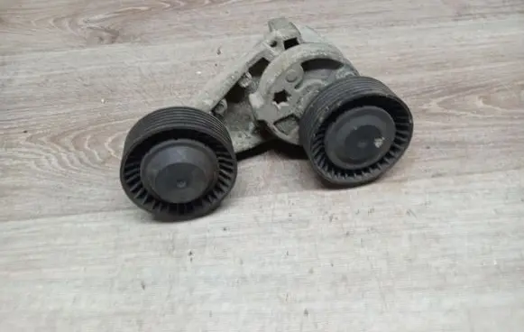 Volvo S60 Alternator belt tensioner 