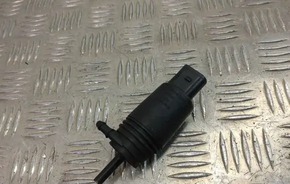 BMW 5 E39 Windscreen/windshield washer pump 8377612