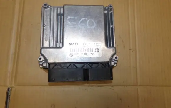 BMW 5 E60 E61 Engine control unit/module 0281015043