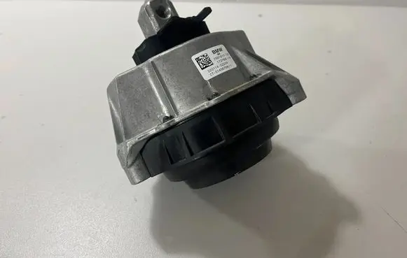 BMW 3 G20 G21 Engine mount bracket 7581617 6860489
