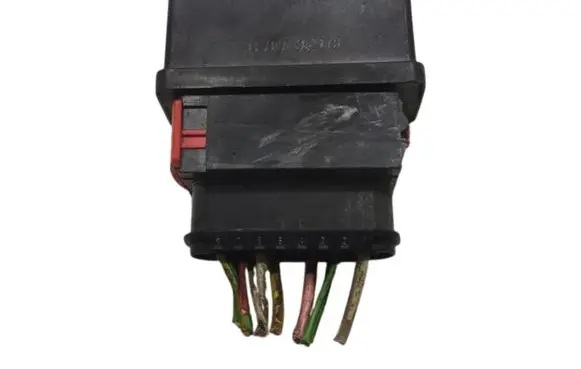 Peugeot Partner Fuel pump relay 240107
