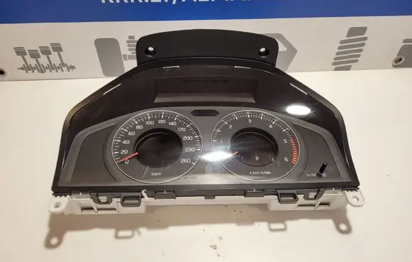 Volvo V70 Speedometer (instrument cluster) 31254535AA