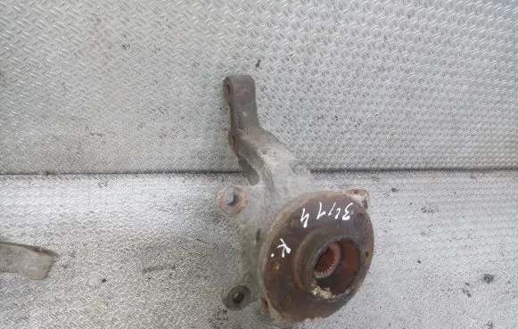 Nissan Note (E11) Front wheel hub spindle knuckle