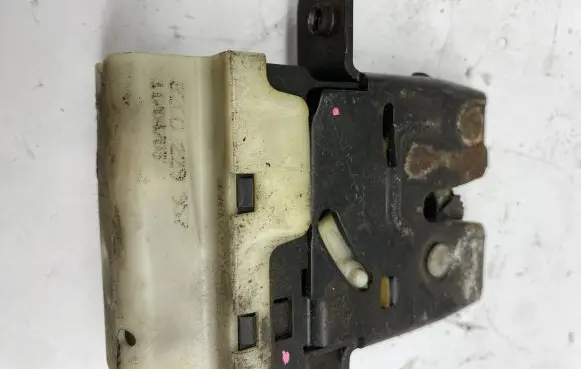 Renault Laguna II Tailgate/trunk/boot lock/catch/latch 8200229957