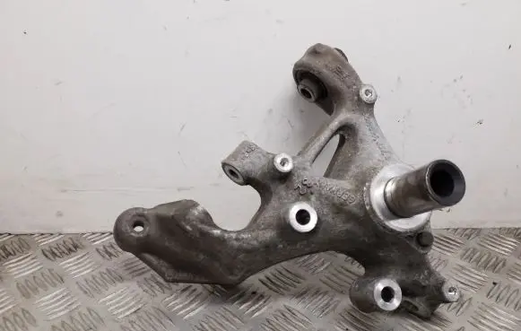 Rear wheel hub