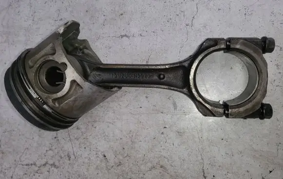 Opel Monterey Piston with connecting rod FM3542