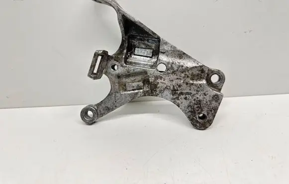 Peugeot 308 Engine mounting bracket 113103198