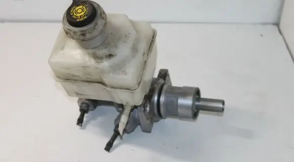 Land Rover Discovery 3 - LR3 Master brake cylinder 74471269C