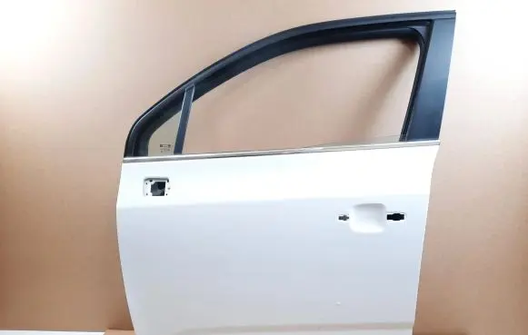 Chevrolet Orlando Front door