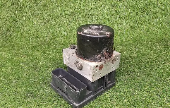 Volkswagen New Beetle ABS Pump 1J0614517E 1C0907379E