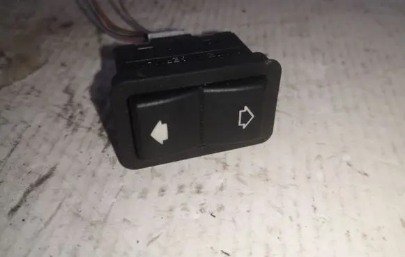 BMW 5 E39 Electric window control switch 8368974