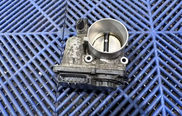 Lexus CT 200H Throttle valve 2203037060 2K15 10402