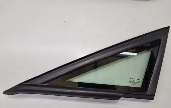 Seat Leon (1P) Front triangle window/glass 1P0845411