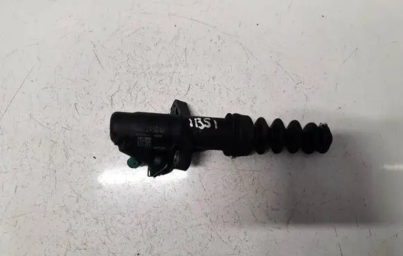 Opel Astra L Clutch master cylinder 9824245080