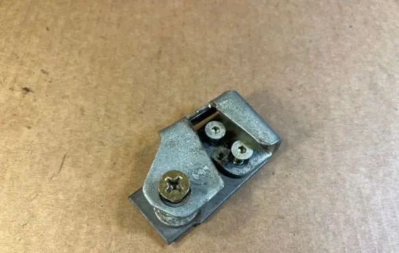 BMW 7 E23 Front door lock loop/hook striker 51211872833