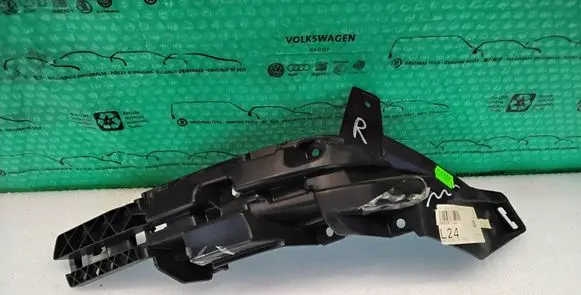 Audi Q7 4M Bumper support mounting bracket corner 4M0807348