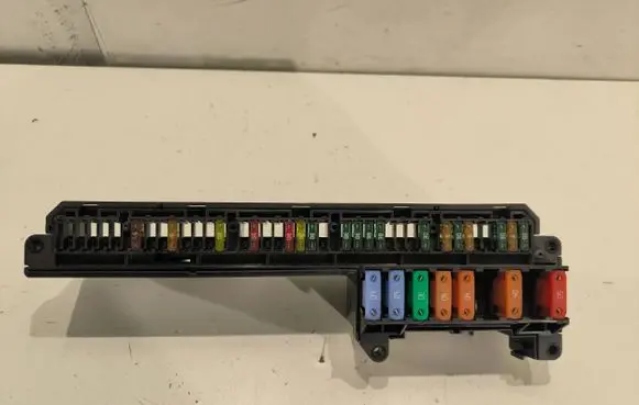 BMW 5 E60 E61 Fuse module 6957330
