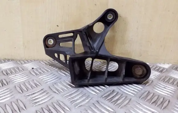 Volkswagen PASSAT B7 Gear shift cable bracket 1K0711789G