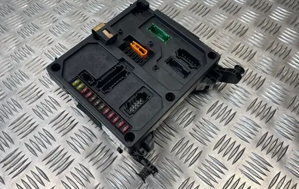Ford Galaxy Fuse module 7M3962258F