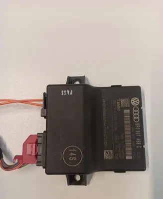 Audi A4 S4 B8 8K Gateway control module 8R0907468C