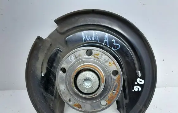 Rear wheel hub