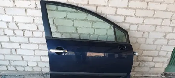 Toyota Corolla Verso AR10 Front door