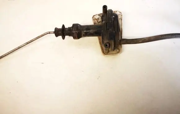 Volkswagen Golf V Central locking vacuum pump 