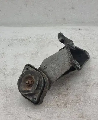 Volkswagen PASSAT B5 Gearbox mounting bracket 8D0399113AS 8D0399114AH