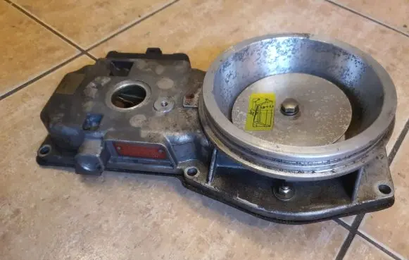 Audi 80 90 B3 Fuel distributor 048133353 0438121087