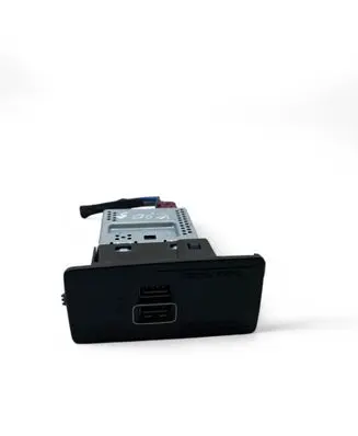 Volvo XC90 USB socket connector 31407038