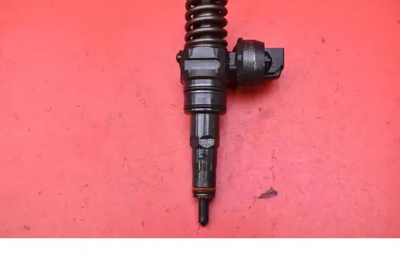 Volkswagen Golf IV Fuel injector 038130073AQ