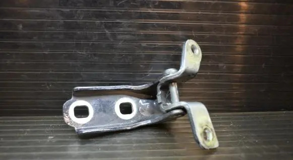 Opel Mokka Rear door lower hinge