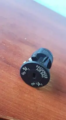 Passenger airbag on/off switch