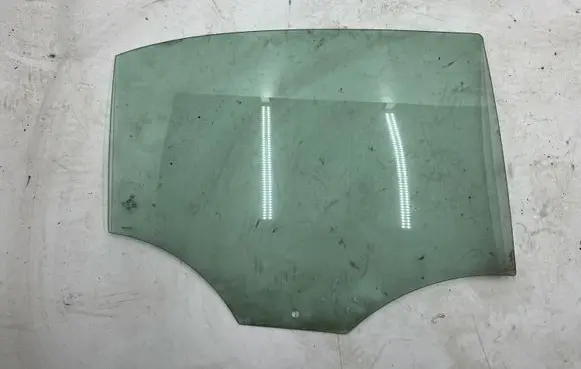 Volkswagen Jetta VI Rear door window glass 43R004584