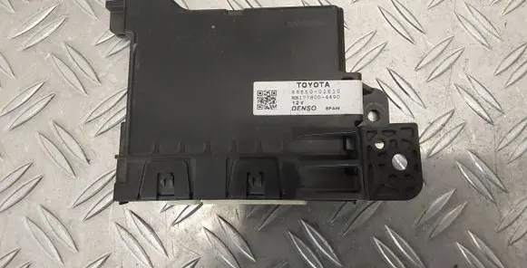 Toyota Auris E180 Air conditioning/heating control unit 8865002E10