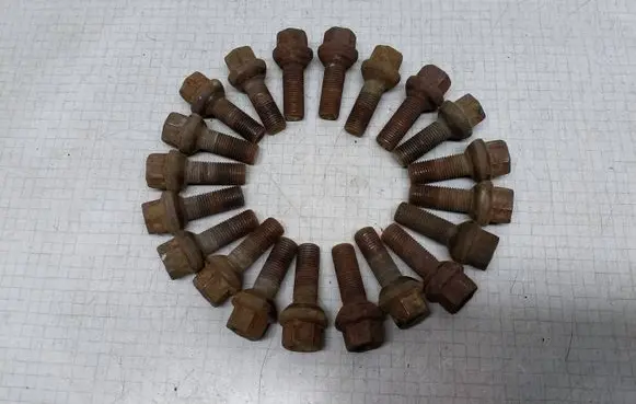 Volkswagen Transporter - Caravelle T5 Nuts/bolts 