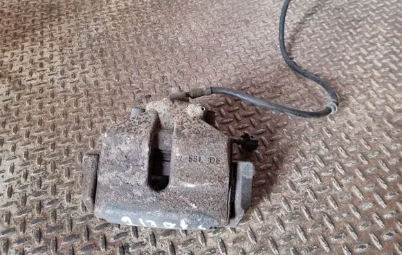 Volkswagen Touran I Front brake caliper