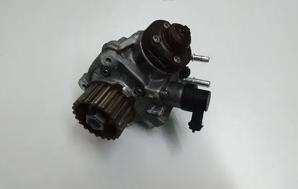 Peugeot 208 I Fuel injection high pressure pump 0445010516