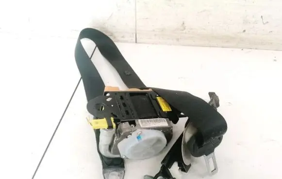 Toyota Avensis T250 Front seatbelt 7321005051 73210-05051