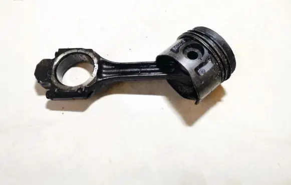 Volkswagen Golf III Piston with connecting rod