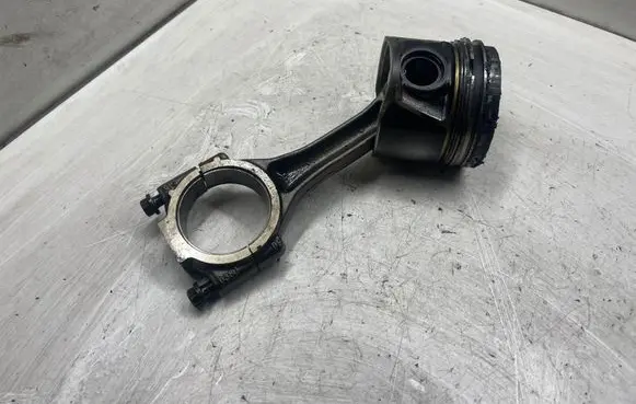 Volkswagen PASSAT B6 Piston with connecting rod