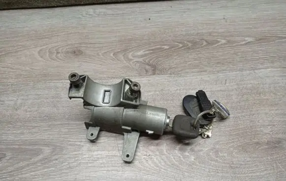 Volvo S60 Ignition lock 8626324