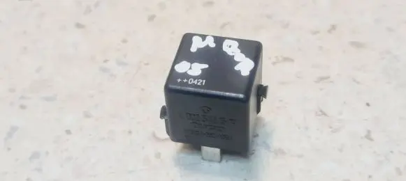 Mercedes-Benz A W169 Other relay A0025421319 V23134B52X336