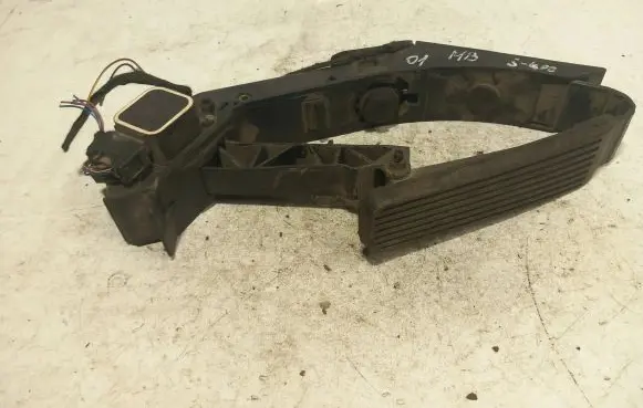 Mercedes-Benz S W220 Accelerator throttle pedal A2203000004