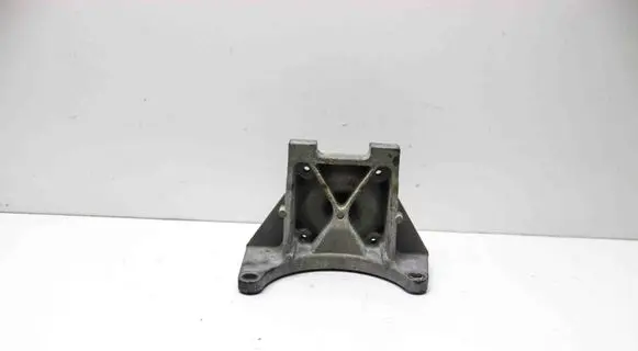 Chrysler 300C Gearbox mounting bracket 05147200AD 63325