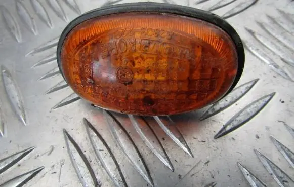 Front fender indicator light