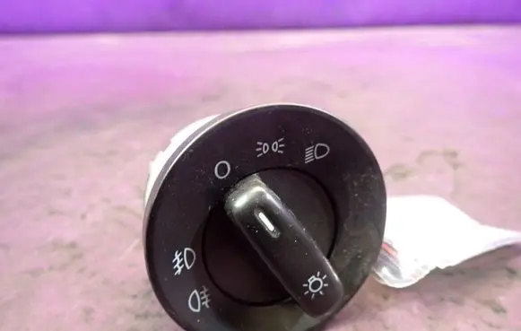 Skoda Octavia Mk2 (1Z) Light switch