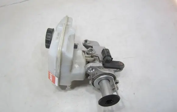 Volkswagen Golf VII Master brake cylinder 5Q1611301 32668423